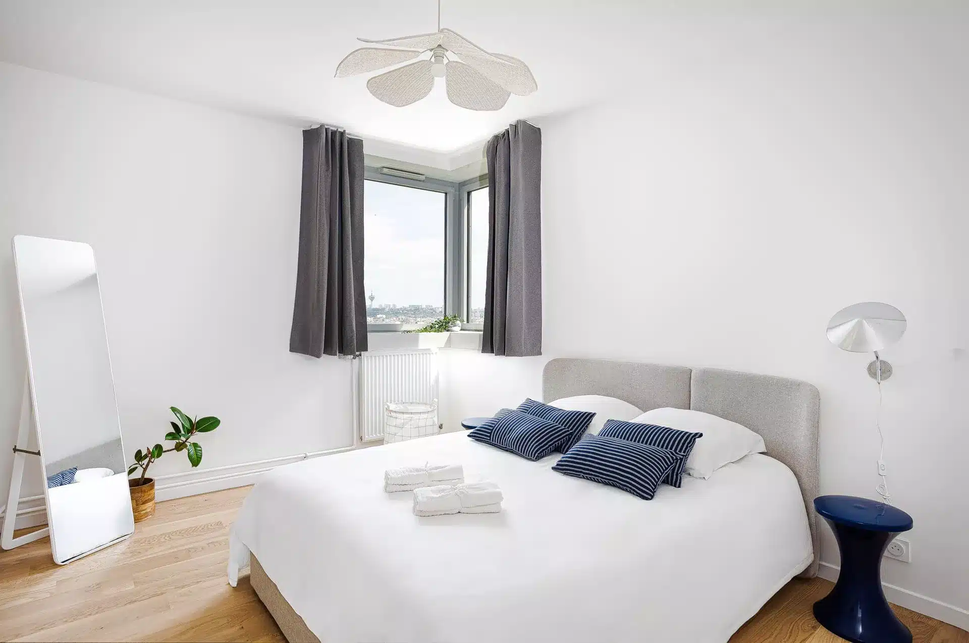chambre-double-lumineuse-vue-panoramique-paris-ventilateur-design-paris-19-75019